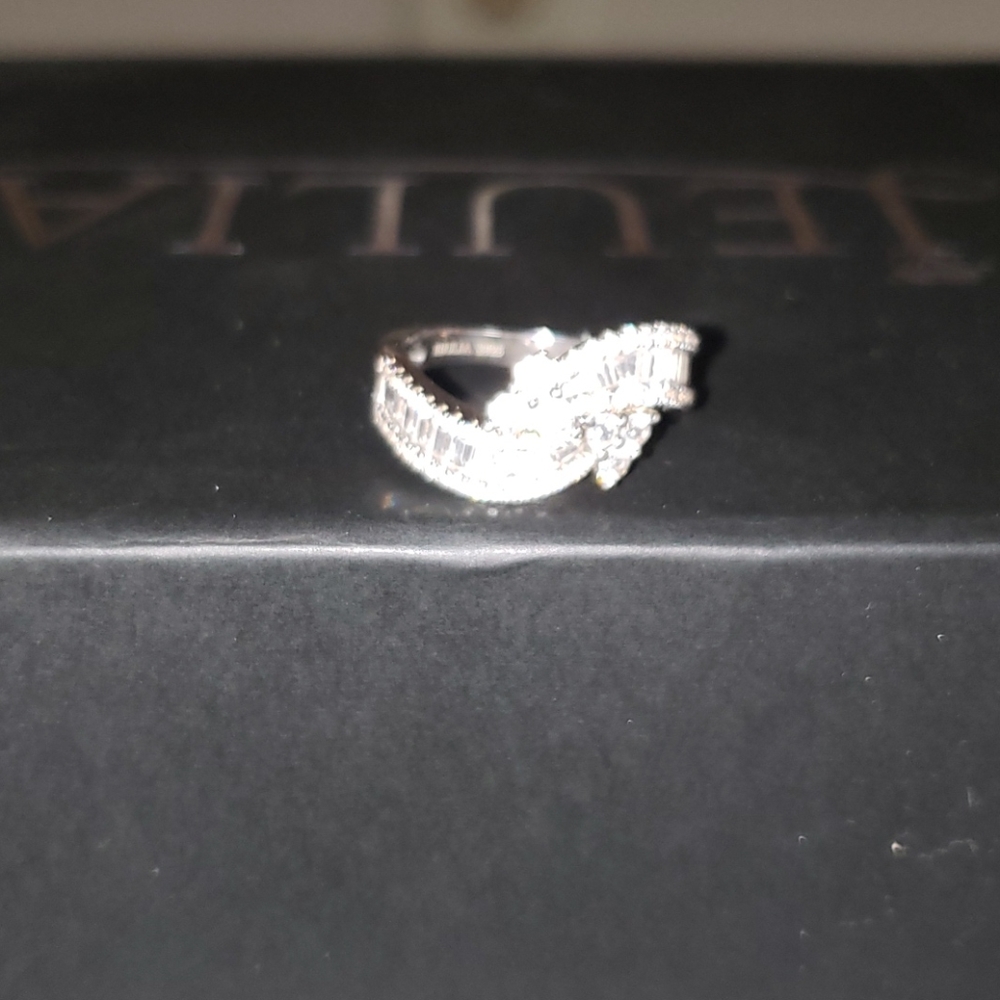 Ring - Picture 2 of 5